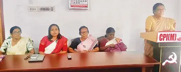 തയ്യൽ തൊഴിലാളി യൂണിയൻ (സിഐടിയു) ചാരുംമൂട് ഏരിയ കൺവൻഷൻ ജില്ലാ സെക്രട്ടറി ലീലമ്മ ധർമ്മപാലൻ ഉദ്ഘാടനംചെയ്യുന്നു