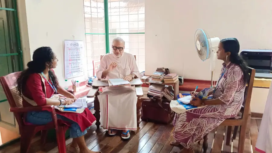 നവകേരളം സിറ്റിസൺ റെസ്‌പോൺസ് പ്രോഗ്രാം സന്നദ്ധപ്രവർത്തകരോട്‌  സംസാരിക്കുന്ന പ്രൊഫ. പി കെ മൈക്കിൾ തരകൻ​
