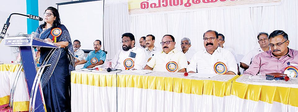 കയർഫെഡ് വാർഷിക പൊതുയോഗം കയർ വികസന ഡയറക്‌ടർ ആനി ജൂല തോമസ് ഉദ്ഘാടനംചെയ്യുന്നു