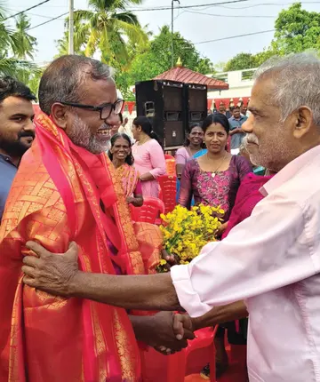 ചേർത്തല മണ്ഡലത്തിലെ സ്വീകരണ പര്യടനത്തിനിടെ എൽഡിഎഫ് സ്ഥാനാർഥി പി പ്രസാദ്‌