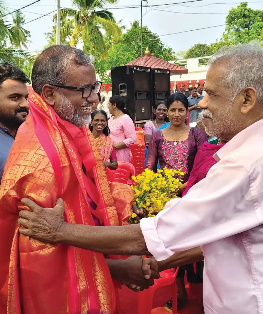 ചേർത്തല മണ്ഡലത്തിലെ സ്വീകരണ പര്യടനത്തിനിടെ എൽഡിഎഫ് സ്ഥാനാർഥി പി പ്രസാദ്