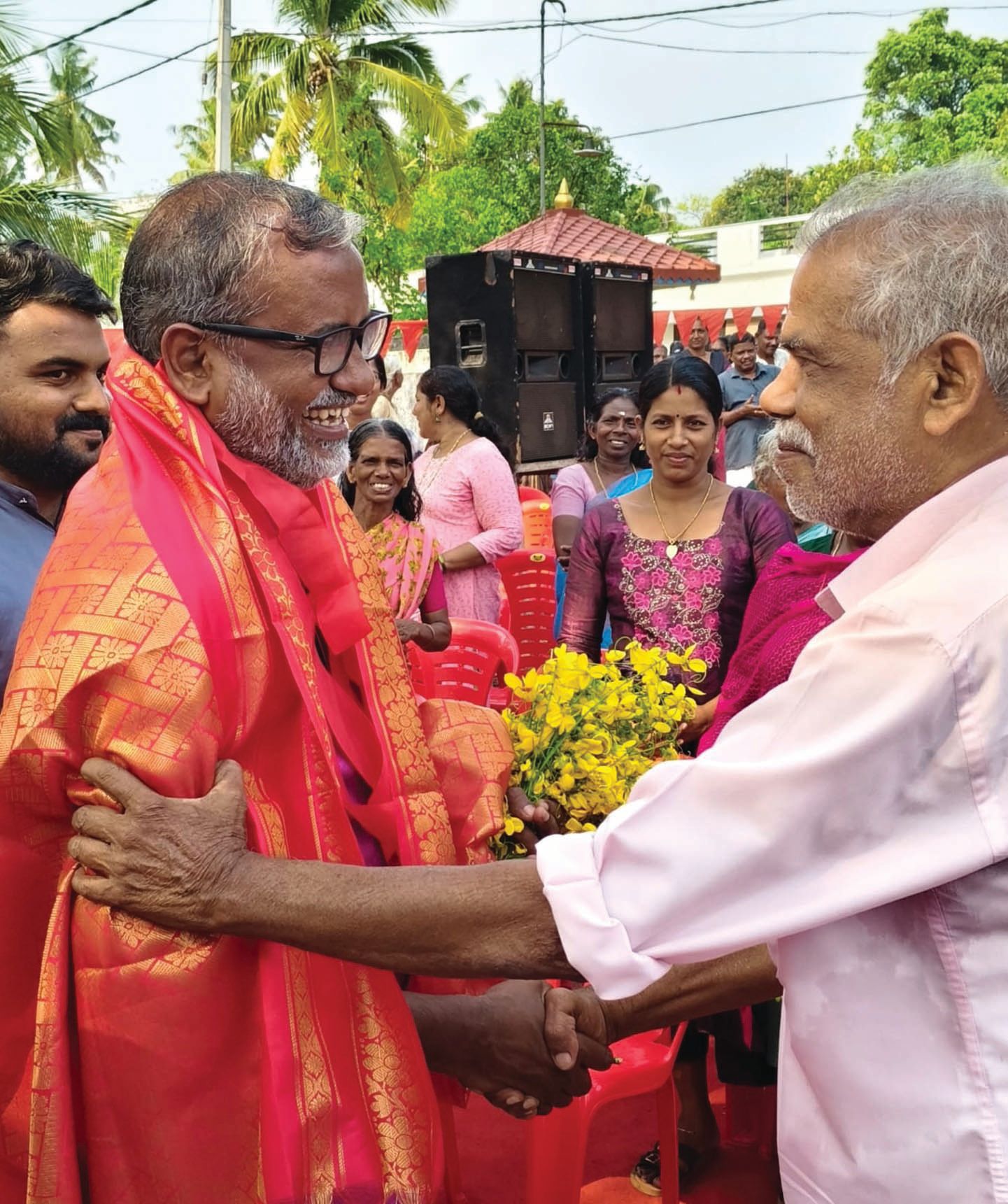 ചേർത്തല മണ്ഡലത്തിലെ സ്വീകരണ പര്യടനത്തിനിടെ എൽഡിഎഫ് സ്ഥാനാർഥി പി പ്രസാദ്‌