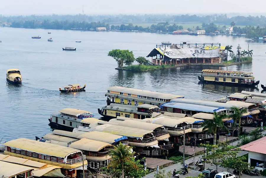 സീസണായിട്ടും വിനോദ സഞ്ചാരികളുടെ തിരക്കില്ലാത്ത പുന്നമട