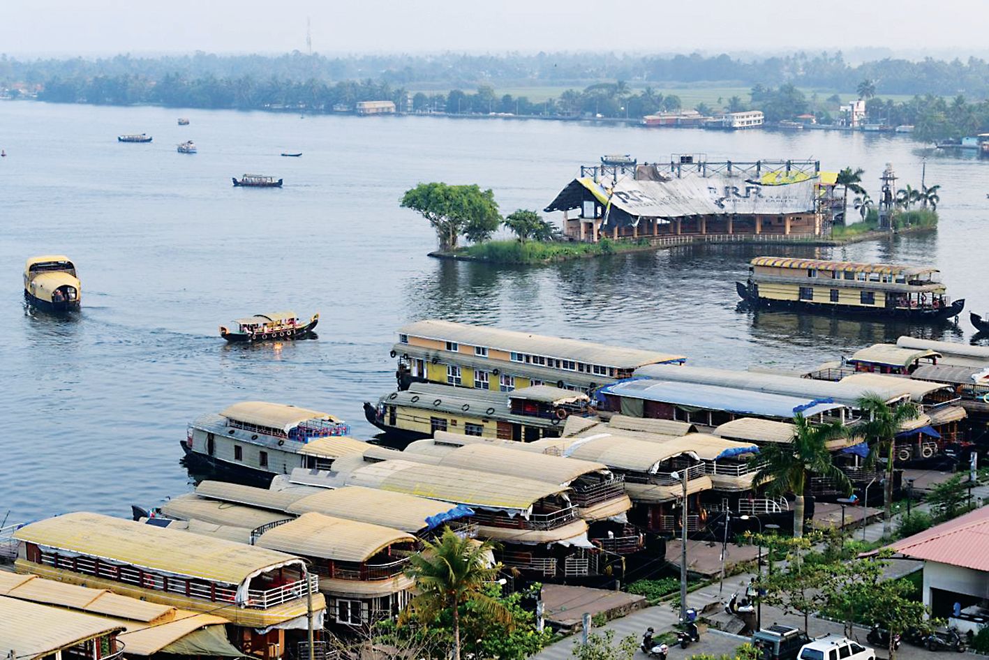 സീസണായിട്ടും വിനോദ സഞ്ചാരികളുടെ തിരക്കില്ലാത്ത പുന്നമട