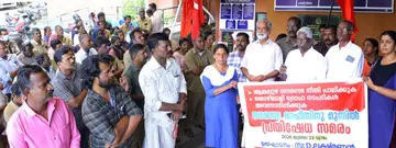 നഗരസഭയുടെ തൊഴിലാളിദ്രോഹ നടപടികൾക്കെതിരെ ശുചീകരണ തൊഴിലാളികൾ സംയുക്ത സമരസമിതിയുടെ നേതൃത്വത്തിൽ ആലപ്പുഴ നഗരസഭയിലേക്ക്‌ നടത്തിയ പ്രതിഷേധ മാർച്ചും ധർണയും മുനിസിപ്പൽ ലേബർ യൂണിയൻ സിഐടിയു പ്രസിഡന്റ് ഡി ലക്ഷമണൻ ഉദ്ഘാടനംചെയ്യുന്നു