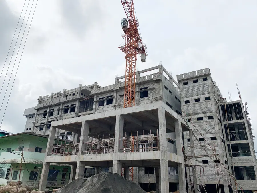 നിര്മാണം പുരോഗമിക്കുന്ന ജില്ലാ ആശുപത്രിയിലെ പുതിയ കെട്ടിടം