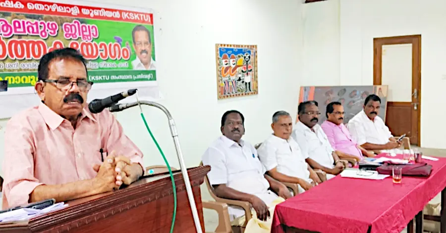 കെഎസ്കെടിയു ജില്ലാകൺവെൻഷൻ ആലപ്പുഴ പി കൃഷ്ണപിള്ള സ്മാരക ഹാളിൽ സംസ്ഥാന പ്രസിഡന്റ്
ആനാവൂർ നാഗപ്പൻ ഉദ്ഘാടനംചെയ്യുന്നു