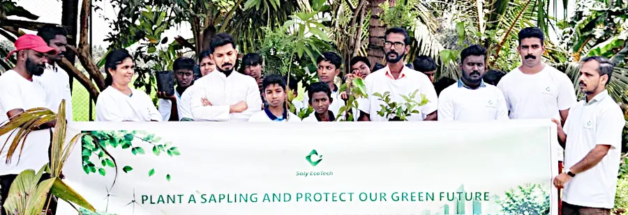 ചേന്നങ്കി ദേവമാതാ ഹൈസ്കൂളിൽ വൃക്ഷത്തൈ നടീൽ പഞ്ചായത്ത് പ്രസിഡന്റ് പി കെ വിനോദ് ഉദ്ഘാടനംചെയ്യുന്നു