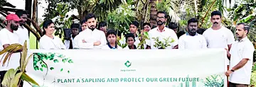 ചേന്നങ്കി ദേവമാതാ ഹൈസ്കൂളിൽ വൃക്ഷത്തൈ നടീൽ പഞ്ചായത്ത് പ്രസിഡന്റ് പി കെ വിനോദ് ഉദ്ഘാടനംചെയ്യുന്നു