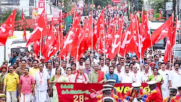 കർഷക സംഘം സംസ്ഥാന സമ്മേളനത്തിന് സമാപനം കുറിച്ച്   ആലപ്പുഴ നഗരത്തിൽ നടന്ന പ്രകടനം 
