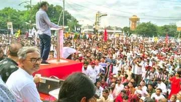 ഡിവെെഎഫ്ഐ കൊൽക്കത്തയിൽ സംഘടിപ്പിച്ച റാലിയിൽ ജനറൽ സെക്രട്ടറി ഹിമാഗ്നരാജ് ഭട്ടാചാര്യ സംസാരിക്കുന്നു