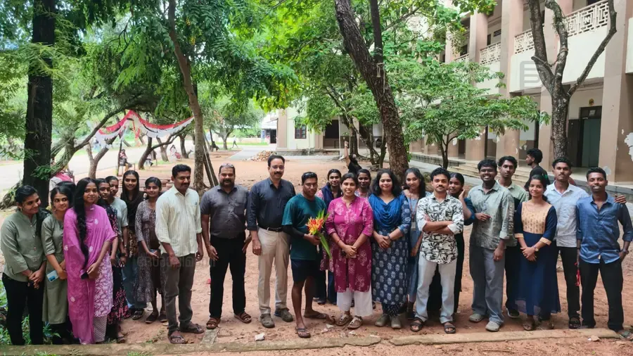 അഭിലാഷ്‌ പുത്തഞ്ചേരിക്ക്‌ കൊല്ലം എസ് എൻ കോളേജ് എൻഎസ്എസ്  യൂണിറ്റിന്റെ  ആഭിമുഖ്യത്തിൽ നൽകിയ  സ്വീകരണം   ​