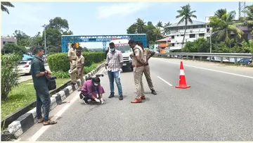 അപകടം നടന്ന സ്ഥലം പൊലീസും ഫോറൻസിക് ഉദ്യോഗസ്ഥരും പരിശോധിക്കുന്നു