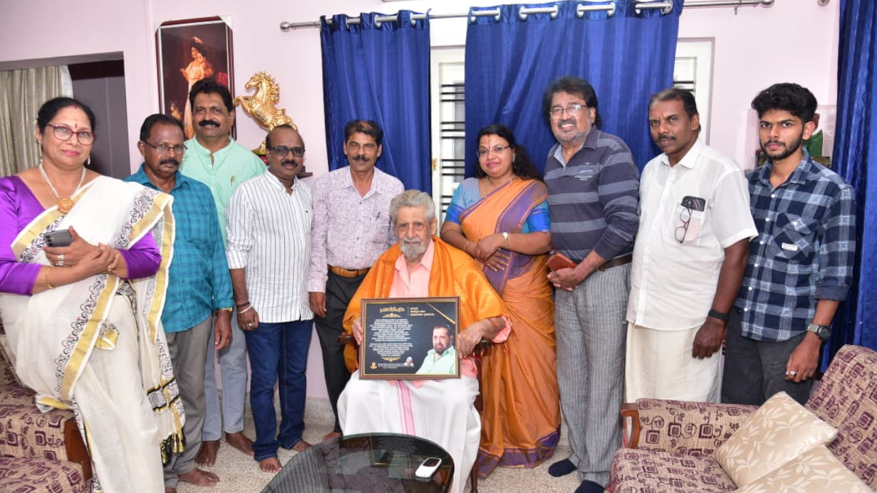 actor madhu award.png