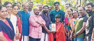 സംസ്ഥാന വിദ്യാർഥി കർഷക അവാർഡ് നേടിയ ആദിത്യനെ കെഎസ്ടിഎ
ജില്ലാ സെക്രട്ടറി ടി ജെ അജിത്ത് അനുമോദിക്കുന്നു