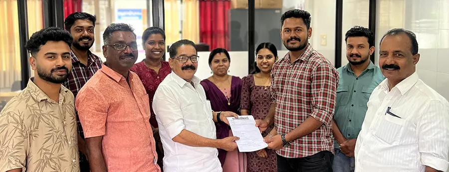 അടിമാലി ബ്ലോക്ക് ടൂറിസം ആന്ഡ് റീട്ടെയില് വ്യാപാരി സഹകരണ സംഘം ജീവനക്കാര് ദേശാഭിമാനി വാര്ഷിക വരിക്കാരായി