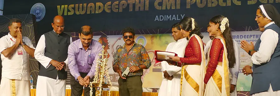 പതിനാലാമത് സിബിഎസ്ഇ സഹോദയ ജില്ലാ കലോത്സവത്തിന് അടിമാലി വിശദീപ്തി പബ്ലിക് സ്കൂളിൽ തിരി തെളിഞ്ഞു.