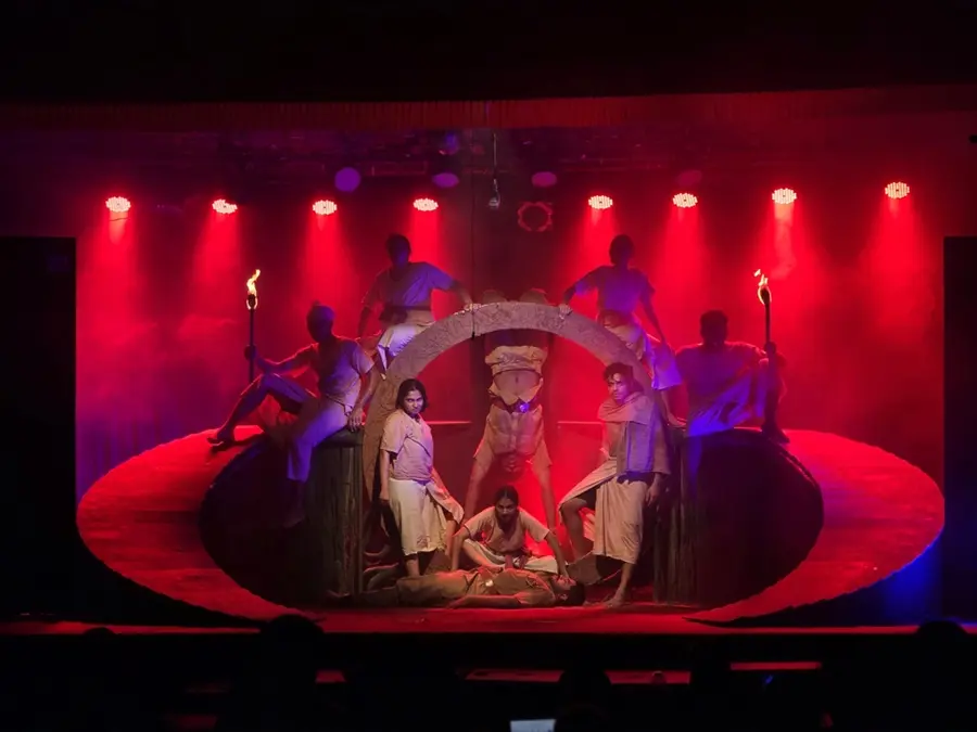 തൃശൂർ ഗവ. മെഡിക്കൽ കോളേജ്‌ അവതരിപ്പിച്ച നാടകം അടിയോർപ്പടയിൽനിന്ന്‌