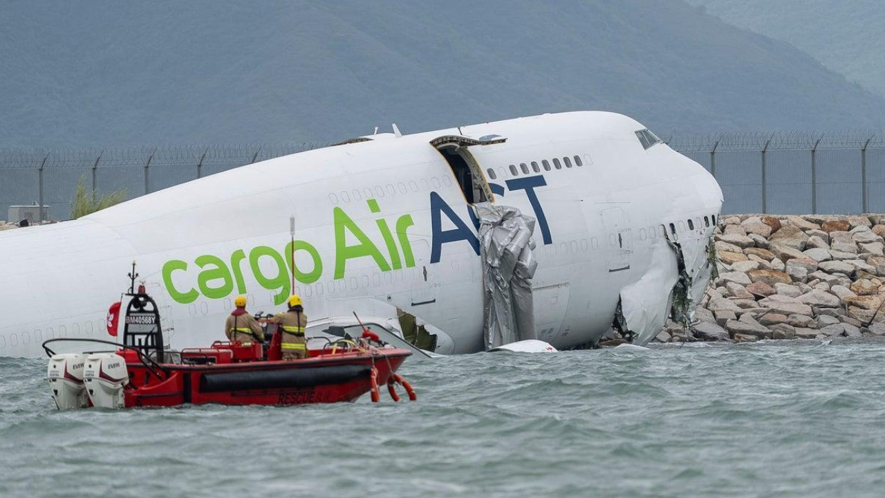 airplane crash hong kong