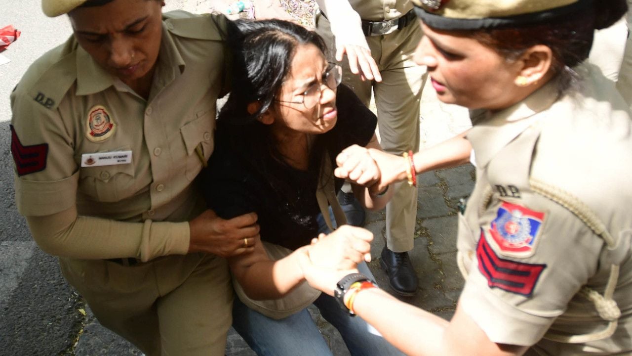 aishe ghosh.jpg