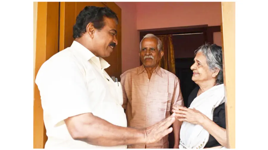 തൃക്കണ്ണാപുരം സ്ഥാനാർഥി അജിൻ എസ് എൽ പ്രചാരണത്തിനിടെ