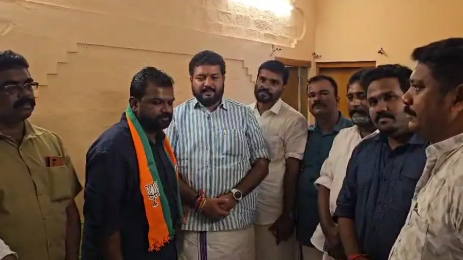 akhil omanakkuttan congress leader joined bjp
