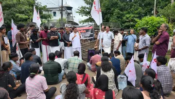 ആളൂർ സ്റ്റേഷനിലേക്ക്‌ വിദ്യാർഥി, യുവജനമാർച്ച്‌ 