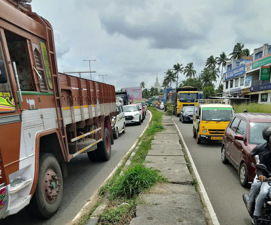 ആമ്പല്ലൂരിലെ ഗതാഗതക്കുരുക്ക്