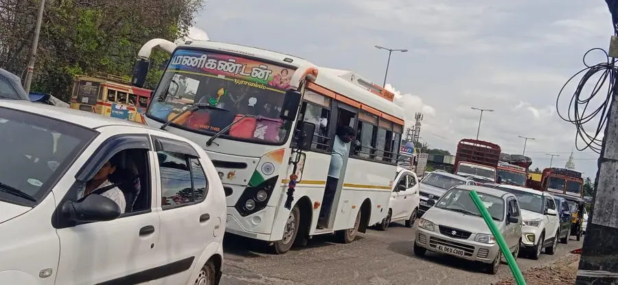 ഞായറാഴ്ച ദേശീയ പാതയിൽ അനുഭവപ്പെട്ട ഗതാഗതക്കുരുക്ക് 