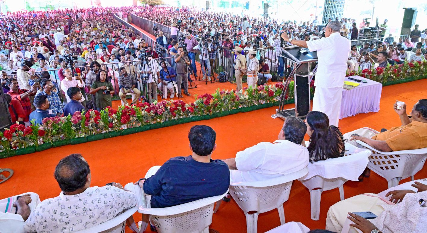കായംകുളത്ത് എൽഡിഎഫ് തെരഞ്ഞെടുപ്പ് പൊതുയോഗം മുഖ്യമന്ത്രി പിണറായി വിജയൻ ഉദ്ഘാടനംചെയ്യുന്നു