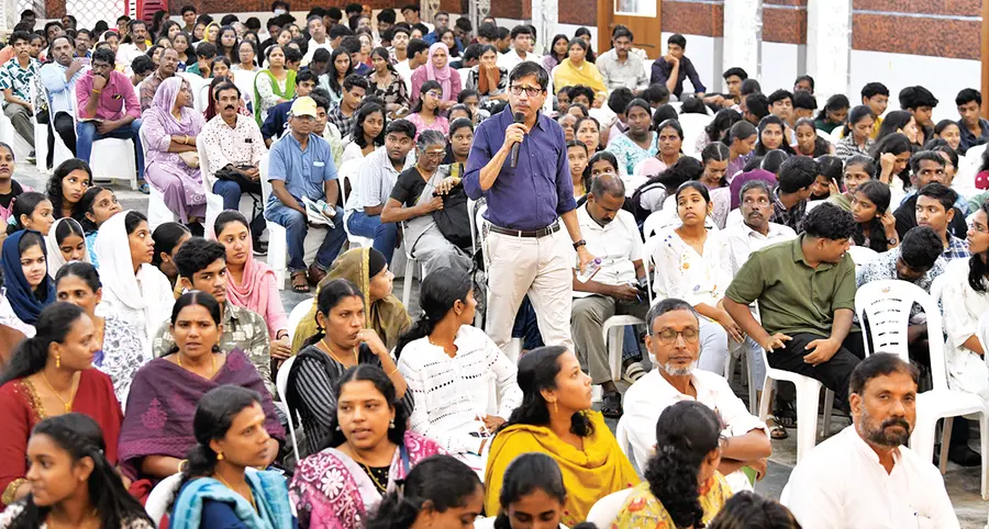 കരിയർ ഗൈഡൻസ്‌ വിദഗ്‌ധൻ ഡോ. ടി പി സേതുമാധവൻ ക്ലാസെടുക്കുന്നു 