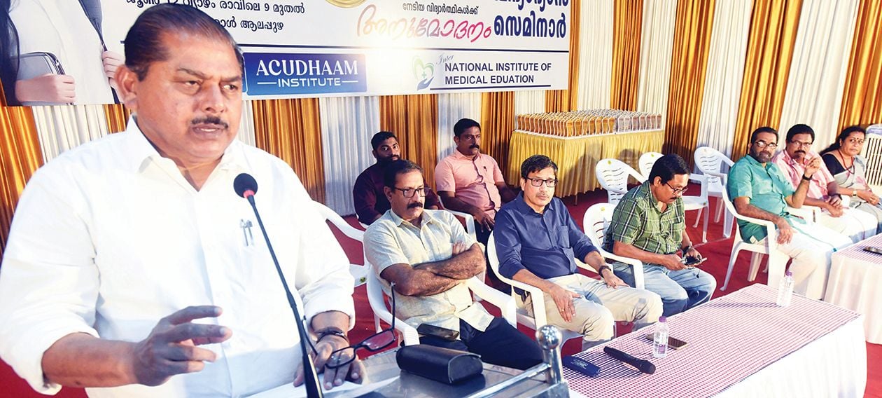 ദേശാഭിമാനി ഫോക്കസ് 2025 കരിയർ ഫെസ്റ്റിവൽ സമാപന സമ്മേളനം സിപിഐ എം ജില്ലാ സെക്രട്ടറി ആർ നാസർ ഉദ്ഘാടനംചെയ്യുന്നു