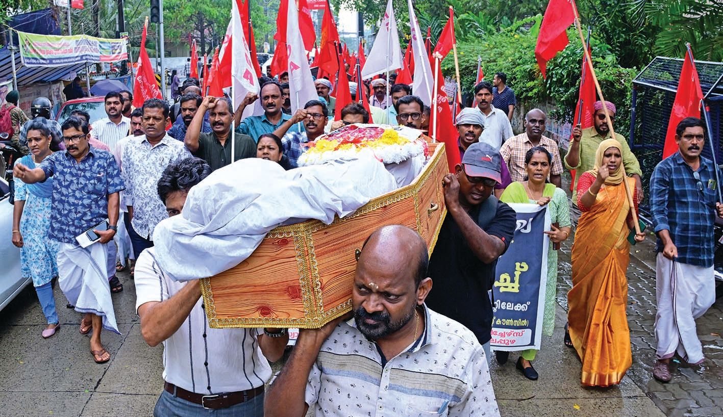 ബിഎൽഒയുടെ ആത്മഹത്യയിൽ പ്രതിഷേധിച്ച് ആക്ഷൻ കൗൺസിൽ ഓഫ് സ്റ്റേറ്റ് എംപ്ലോയിസ് ആൻഡ് ടീച്ചേഴ്സിന്റെയും  അധ്യാപക സർവീസ് സംഘടന സമരസമിതിയുടെയും നേതൃത്വത്തിൽ കലക‍്ടറേറ്റിലേക്ക് നടത്തിയ പ്രകടനം