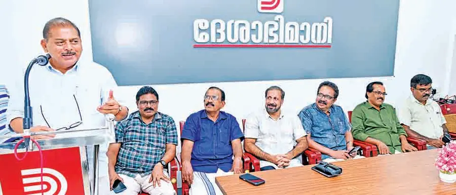 ദേശാഭിമാനി ആലപ്പുഴ എഡിഷൻ എട്ടാം വാർഷികാഘോഷം സിപിഐ എം ജില്ലാ സെക്രട്ടറി ആർ നാസർ ഉദ്ഘാടനംചെയ്യുന്നു. മാർക്കറ്റിങ് മാനേജർ
ഗോപൻ നമ്പാട്ട്, സിപിഐ എം ജില്ലാ സെക്രട്ടറിയറ്റംഗം കെ ആർ ഭഗീരഥൻ, യൂണിറ്റ് മാനേജർ രഞ്ജിത് വിശ്വം, ന്യൂസ് എഡിറ്റർ ഡി ദിലീപ്,
സിപിഐ എം ഏരിയ സെക്രട്ടറി പി രഘുനാഥ്, ബ്യൂറോ ചീഫ് എസ് അഞ്ജുനാഥ് എന്നിവർ സമീപം