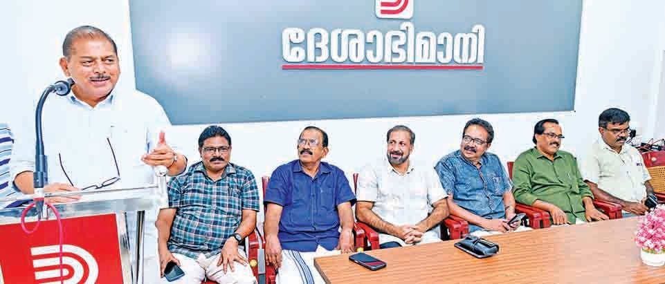 ദേശാഭിമാനി ആലപ്പുഴ എഡിഷൻ എട്ടാം വാർഷികാഘോഷം സിപിഐ എം ജില്ലാ സെക്രട്ടറി ആർ നാസർ ഉദ്ഘാടനംചെയ്യുന്നു. മാർക്കറ്റിങ് മാനേജർ  ഗോപൻ നമ്പാട്ട്, സിപിഐ എം ജില്ലാ സെക്രട്ടറിയറ്റംഗം കെ ആർ ഭഗീരഥൻ, യൂണിറ്റ് മാനേജർ രഞ്ജിത് വിശ്വം, ന്യൂസ്‌ എഡിറ്റർ ഡി ദിലീപ്,  സിപിഐ എം ഏരിയ സെക്രട്ടറി പി രഘുനാഥ്, ബ്യൂറോ ചീഫ് എസ് അഞ്ജുനാഥ് എന്നിവർ സമീപം