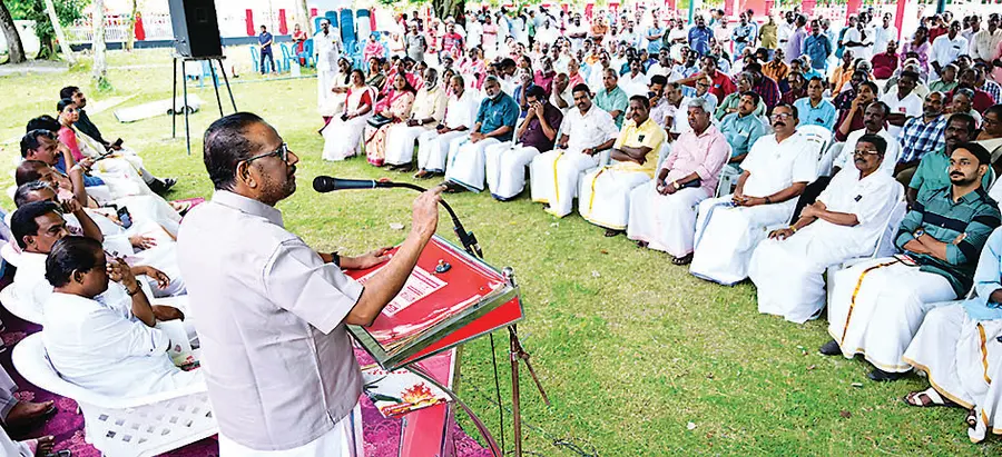പുന്നപ്ര– വയലാർ വാർഷിക വാരാചരണത്തിന്റെ ഭാഗമായി വയലാർ രക്തസാക്ഷി മണ്ഡപത്തിൽ ചേർന്ന സമ്മേളനത്തിൽ  സിപിഐ എം സംസ്ഥാന സെക്രട്ടറിയറ്റ് അംഗം സി എൻ മോഹനൻ സംസാരിക്കുന്നു