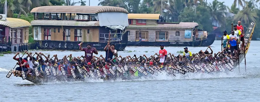 തലവടി ചുണ്ടനിൽ മത്സരിക്കുന്ന യുബിസി കൈനകരി കാട്ടിൽ തെക്കേതിൽ ചുണ്ടനിൽ പരിശീലനത്തിൽ