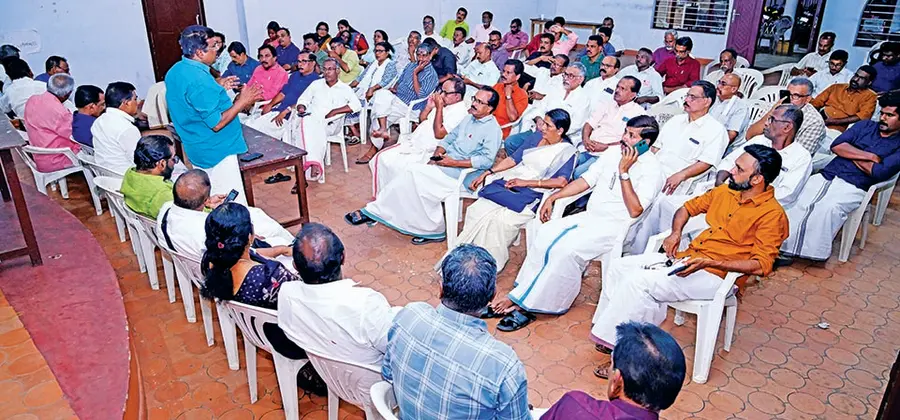 എൽഡിഎഫ് തെക്കൻ മേഖലാ വികസന മുന്നേറ്റ ജാഥയുടെ അമ്പലപ്പുഴ, ആലപ്പുഴ മണ്ഡലങ്ങളുടെ സ്വീകരണ
സംഘാടകസമിതി രൂപീകരണയോഗം സിപിഐ എം ജില്ലാ സെക്രട്ടറിയറ്റ് അംഗം പി പി ചിത്തരഞ്ജൻ ഉദ്ഘാടനംചെയ്യുന്നു