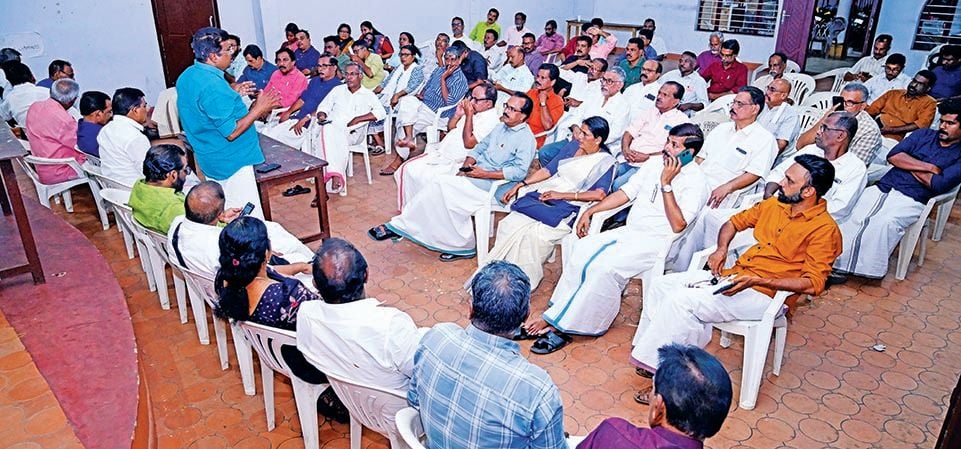 എൽഡിഎഫ് തെക്കൻ മേഖലാ വികസന മുന്നേറ്റ ജാഥയുടെ അമ്പലപ്പുഴ, ആലപ്പുഴ മണ്ഡലങ്ങളുടെ സ്വീകരണ  സംഘാടകസമിതി രൂപീകരണയോഗം സിപിഐ എം ജില്ലാ സെക്രട്ടറിയറ്റ് അംഗം പി പി ചിത്തരഞ്ജൻ  ഉദ്ഘാടനംചെയ്യുന്നു