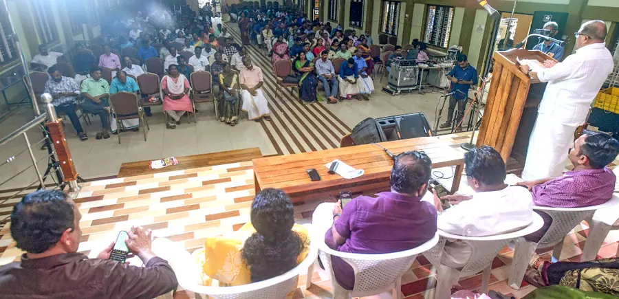 R Nassar, Chairman of the Sushila Gopalan Centre for Studies and Research, inaugurates the ‘Thunder of Memories’ event, organized by the Cultural Defence Committee and the Sushila Gopalan Centre for Studies and Research, on the occasion of the 50th anniversary of the Emergency.