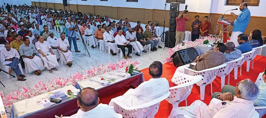 കയർമേഖലയിലെ വിവിധ പദ്ധതികളുടെ ഉദ്ഘാടനവും ആനുകൂല്യവിതരണവും ആലപ്പുഴ കയർക്രാഫ്റ്റ് കൺവൻഷൻ സെന്ററിൽ നടന്ന ചടങ്ങിൽ
മന്ത്രി പി രാജീവ് നടത്തുന്നു