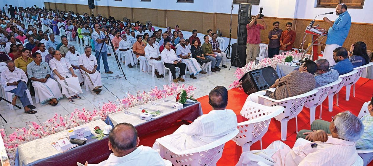 കയർമേഖലയിലെ വിവിധ പദ്ധതികളുടെ ഉദ്ഘാടനവും ആനുകൂല്യവിതരണവും ആലപ്പുഴ കയർക്രാഫ്റ്റ് കൺവൻഷൻ സെന്ററിൽ നടന്ന ചടങ്ങിൽ  മന്ത്രി പി രാജീവ്‌ നടത്തുന്നു