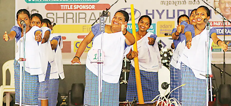 നെഹ‍്റുട്രോഫി വള്ളംകളിയോടനുബന്ധിച്ച് സംഘടിപ്പിച്ച വഞ്ചിപ്പാട്ട് മത്സരത്തിൽനിന്ന്