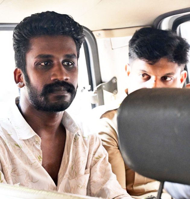 പ്രതി മനോജിനെ ജയിലേക്ക് കൊണ്ടുപോകാനായി ജീപ്പിൽ കയറ്റിയപ്പോൾ