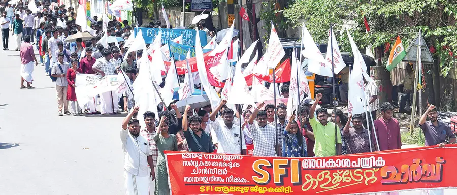എസ്എഫ്ഐ ജില്ലാ കമ്മിറ്റി സംഘടിപ്പിച്ച അവകാശപത്രിക മാർച്ച് 