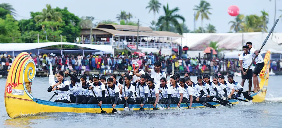വനിതകൾ മത്സരിച്ച തെക്കനോടി തറ, കെട്ട് മത്സരങ്ങൾ ആവേശത്തിരയുയർത്തി.