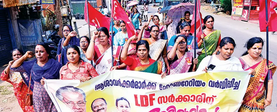 എൽഡിഎഫ് സർക്കാരിന്റെ ജനകീയ ബജറ്റിന് അഭിവാദ്യമർപ്പിച്ച് ആലപ്പുഴയിൽ ആശാവർക്കേഴ്സ്  യൂണിയൻ (സിഐടിയു) സംഘടിപ്പിച്ച ആഹ്ലാദപ്രകടനം