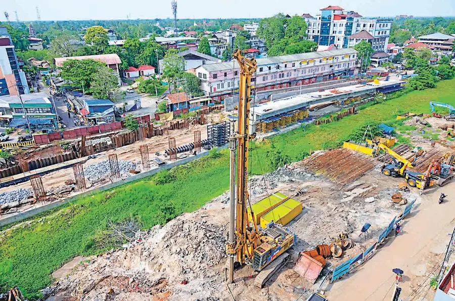 നിർമാണം പുരോഗമിക്കുന്ന ജില്ലാക്കോടതിപ്പാലം