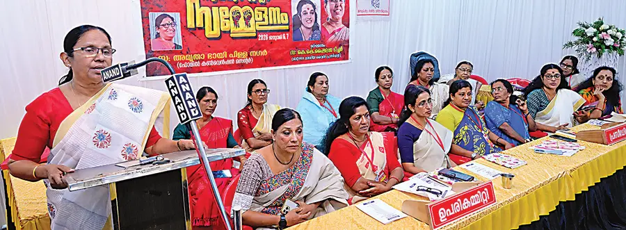 അഖിലേന്ത്യാ ജനാധിപത്യ മഹിളാ അസോസിയേഷൻ ആലപ്പുഴ ജില്ലാ സമ്മേളനം ദേശീയ വൈസ്പ്രസിഡന്റ് കെ കെ ശൈലജ ഉദ്ഘാടനംചെയ്യുന്നു