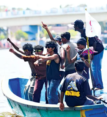 ചമ്പക്കുളം മൂലം ജലോത്സവം  ആസ്വദിക്കുന്നവരുടെ ആവേശം